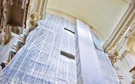 Bei der Sanierung der Salzburger Kollegienkirche setzt die BIG auf Österreichs höchstes Innenraumgerüst.